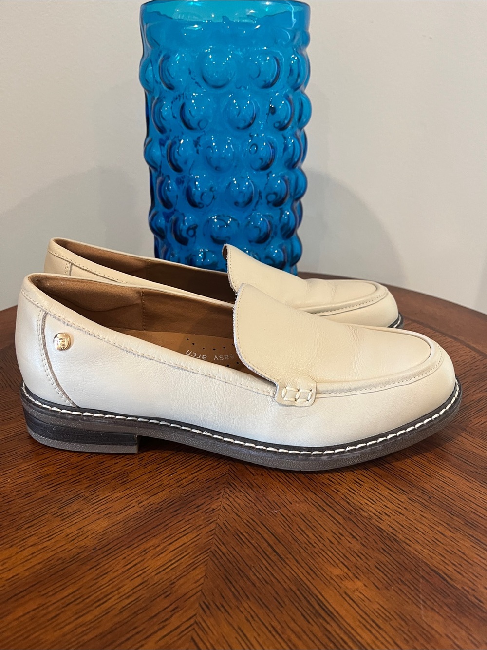 Easy Spirit Sejaylin Arch Support Leather Loafers size 7.5 Off-White/Light Beige